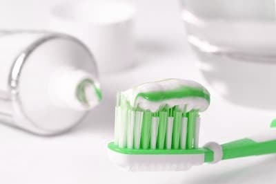 Dentifrice brosse à dents vert